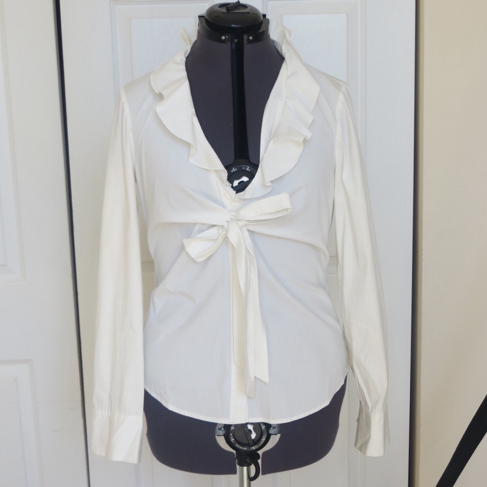 🔴CLEARANCE🔴 Size 8 White House Black Market White Ruffle Top